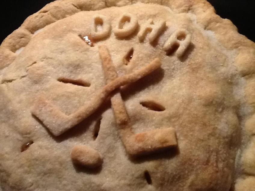 Commemorative Dick Dodds Hockey Academy apple pie.